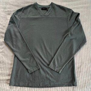 Women's Size Medium Claiborne Blue Long Sleeve V Neck Pullover